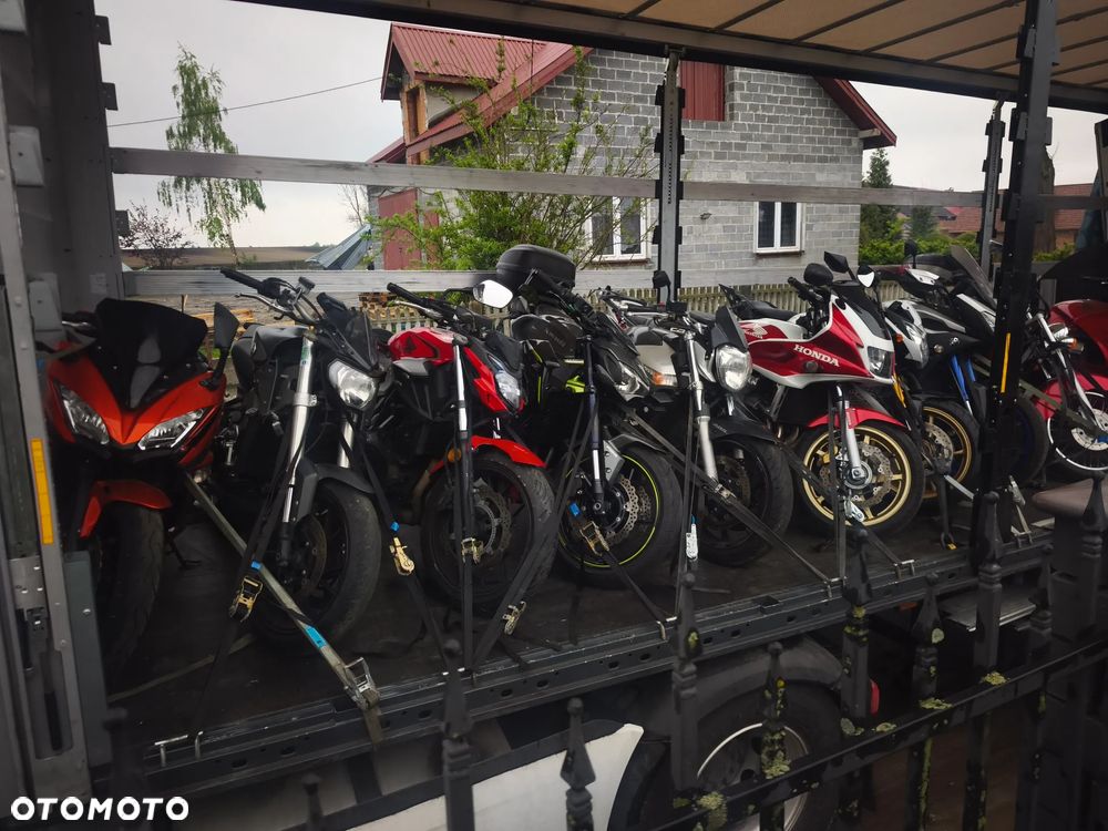 Suzuki GSR - 38