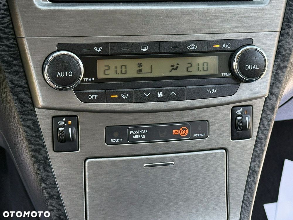 Toyota Avensis 1.8 Sol - 9