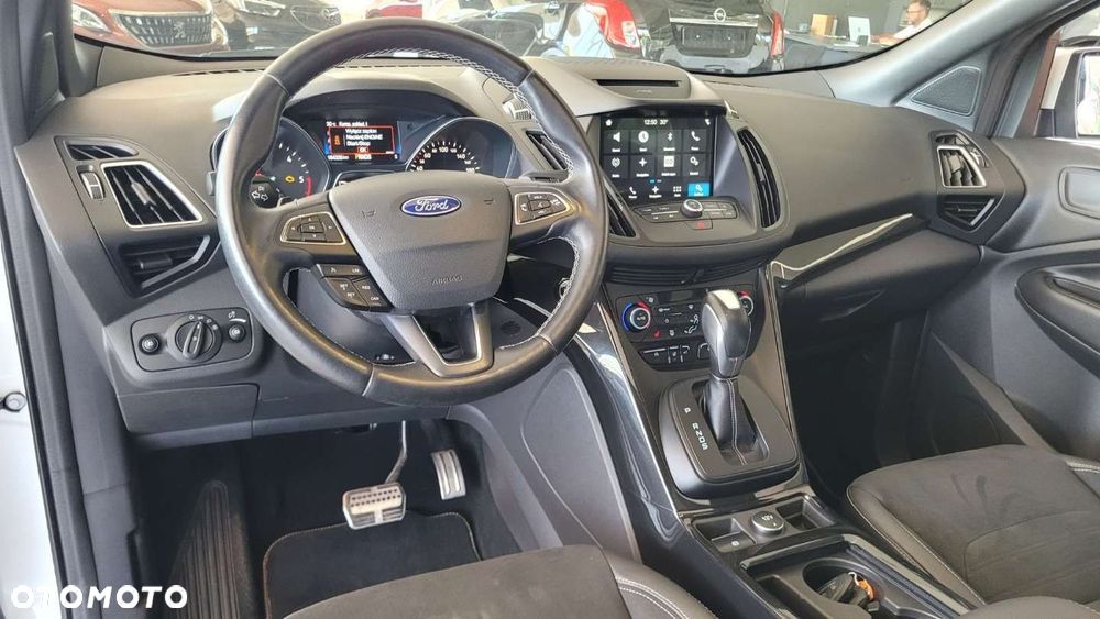 Ford Kuga - 12