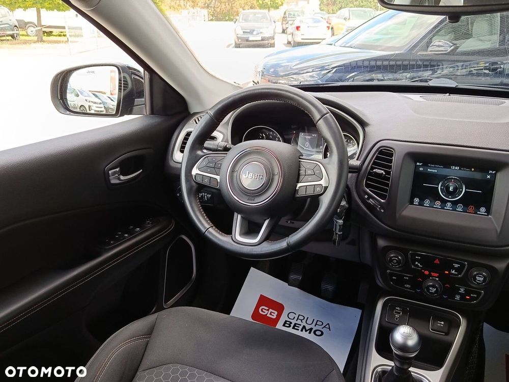 Jeep Compass - 24