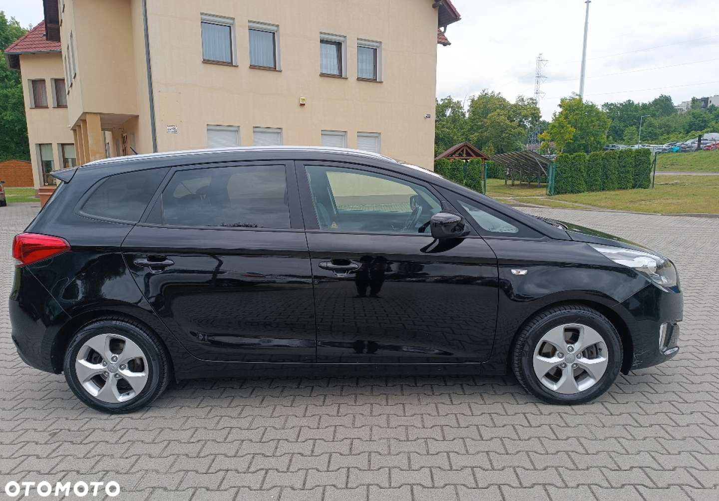 Kia Carens - 7
