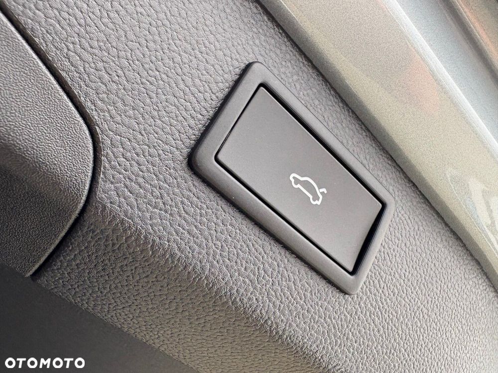 Volkswagen Passat Variant 2.0 TDI EVO Elegance DSG - 23