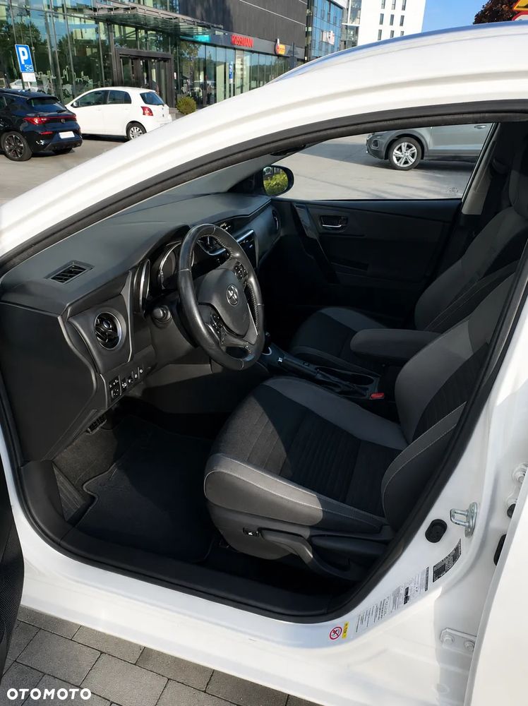 Toyota Auris Hybrid 135 Prestige - 10