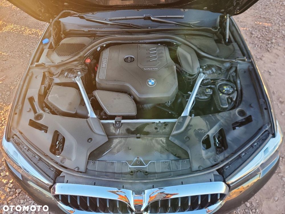 BMW Seria 5 530i GPF Luxury Line sport - 12