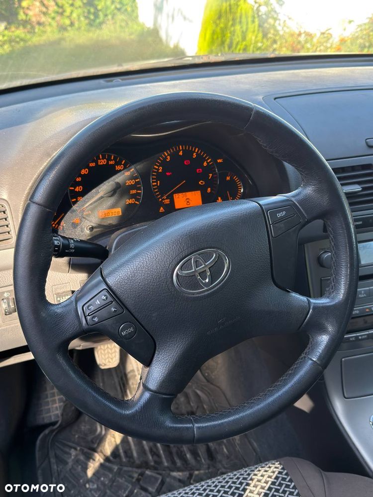 Toyota Avensis - 6