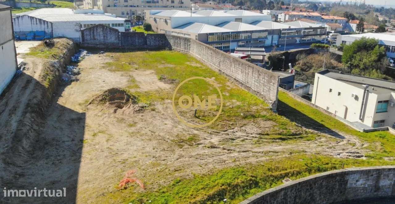 TERRENO INDUSTRIAL COM PIP APROVADO | 2.010 m² de Armazém em Famalicão - Grande imagem: 2/19