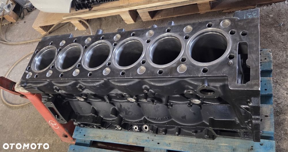 blok silnika z tulejami MAN TGX TGS D2676 Euro 6 51011013483 - 3
