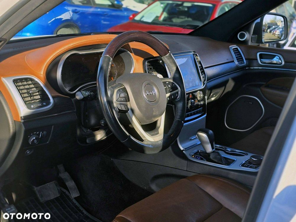 Jeep Grand Cherokee - 16