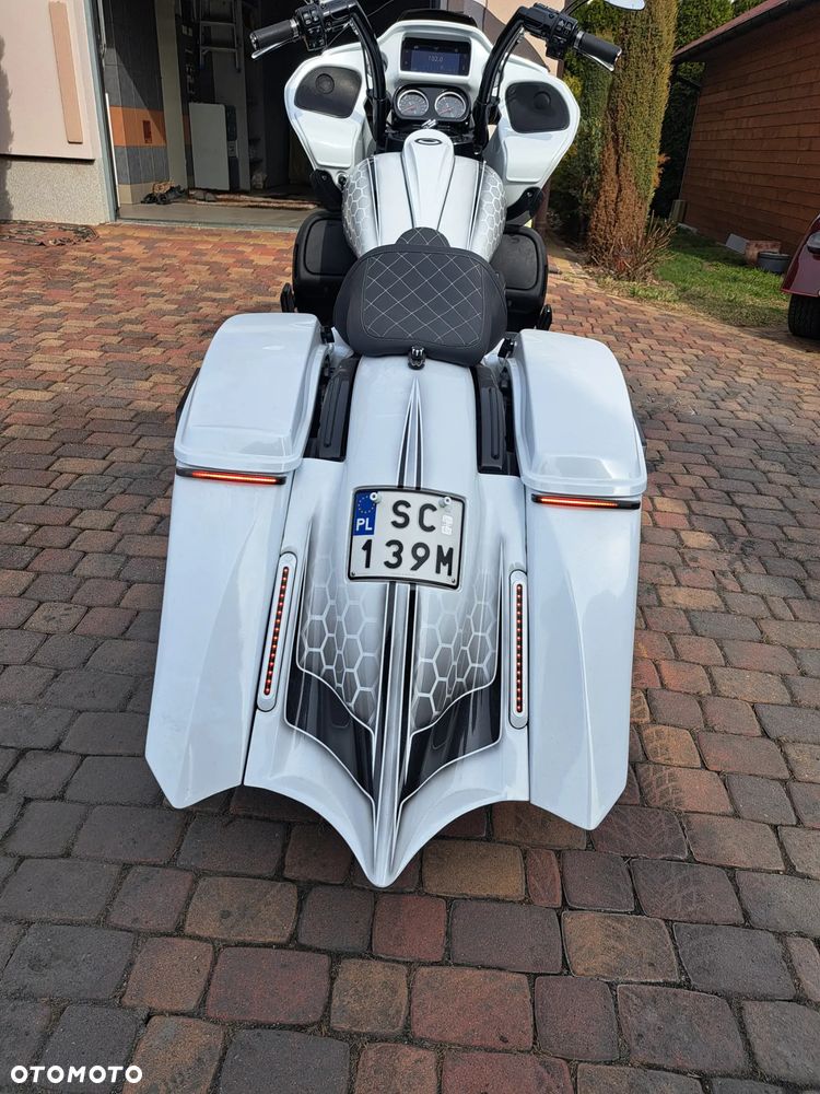 Harley-Davidson Touring Road Glide - 13