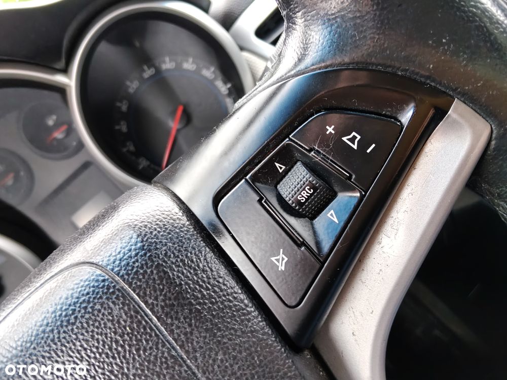 Chevrolet Cruze 1.8 LS - 21