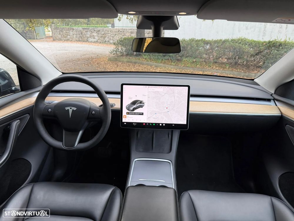 Tesla Model Y - 10