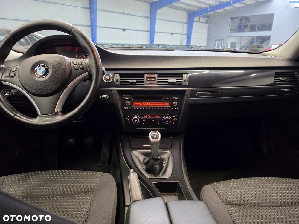 BMW Seria 3 318i Edition Lifestyle - 23