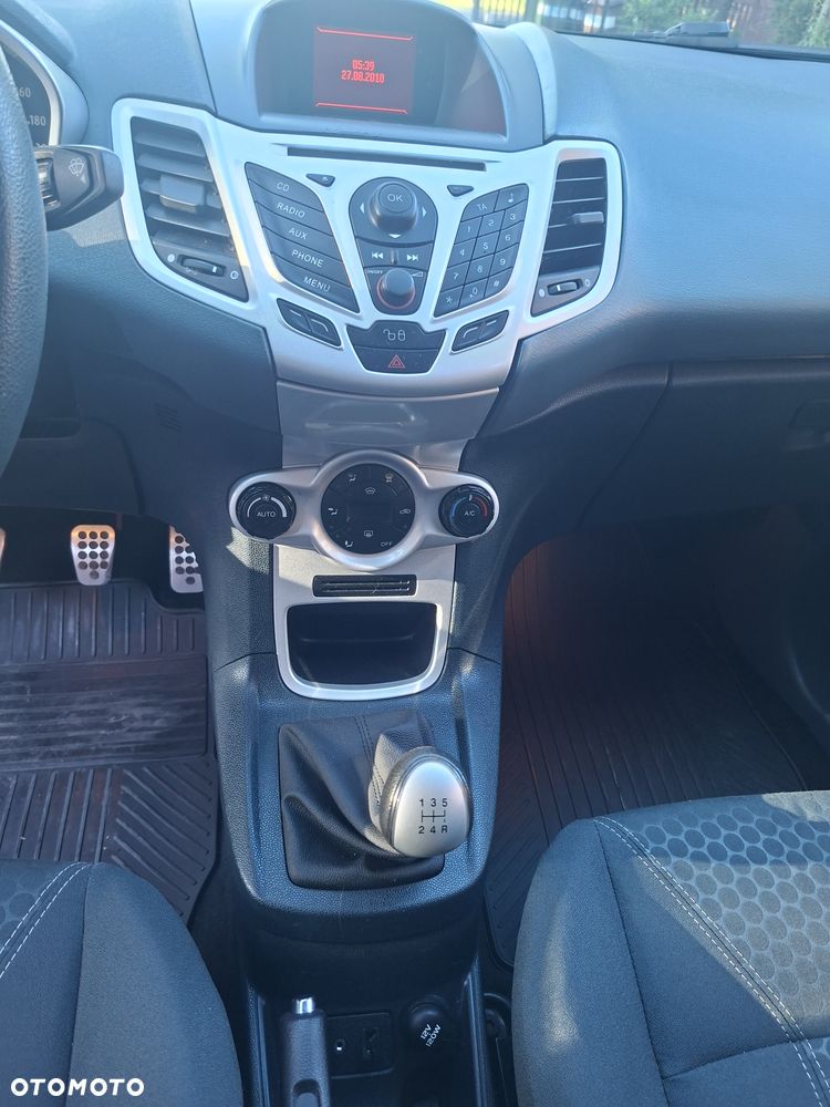 Ford Fiesta 1.6 Trend - 12