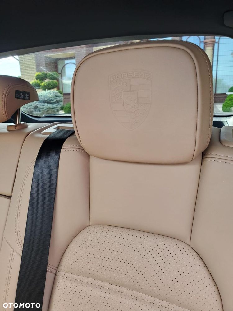 Porsche Macan - 24