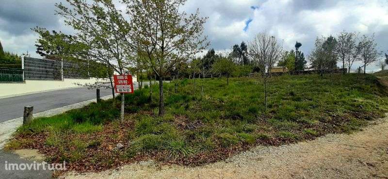 Terreno construtível muito bem localizado - Grande imagem: 3/8