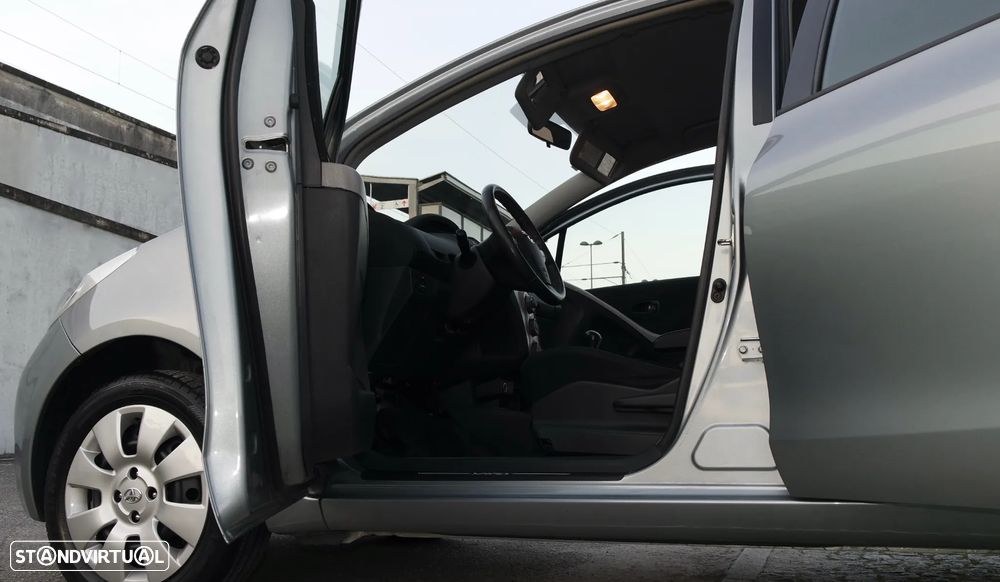 Toyota Yaris 1.0 VVT-i Comfort+AC+VSC - 40