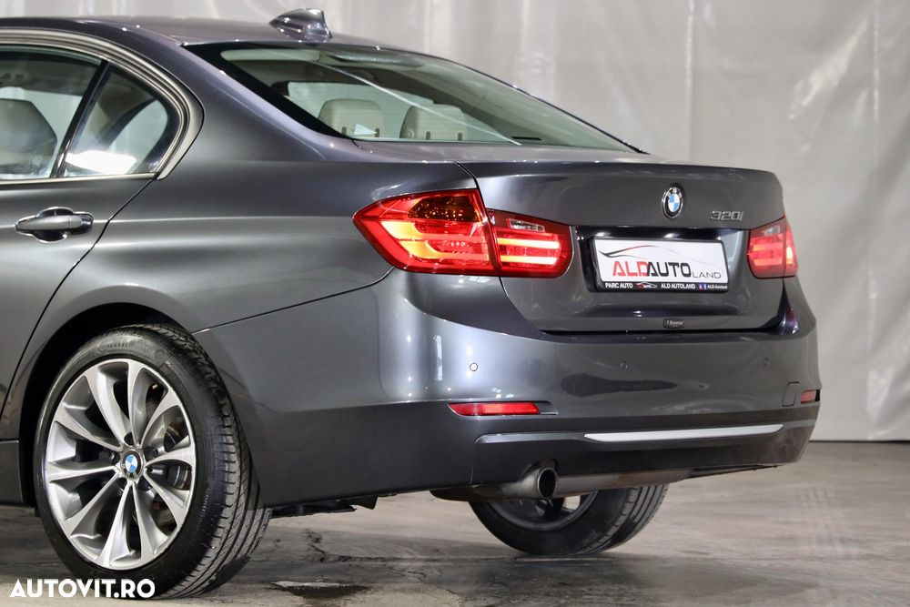 BMW Seria 3 320i Aut. Modern Line - 31