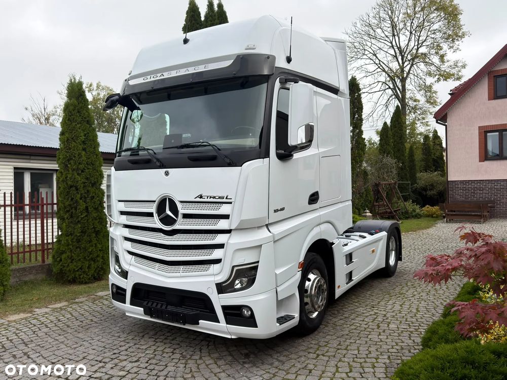 Mercedes-Benz Giga Space