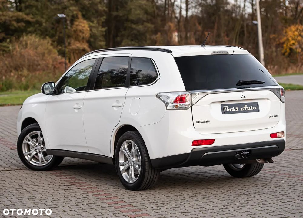 Mitsubishi Outlander 2.2 DI-D 4WD Automatik Invite - 9
