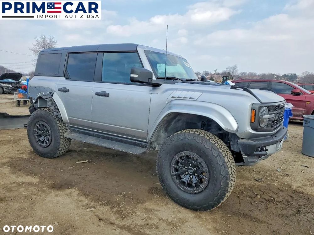 Ford Bronco - 1
