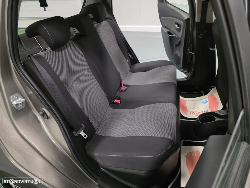 Toyota Yaris 1.5 HSD Comfort+P.Style - 33