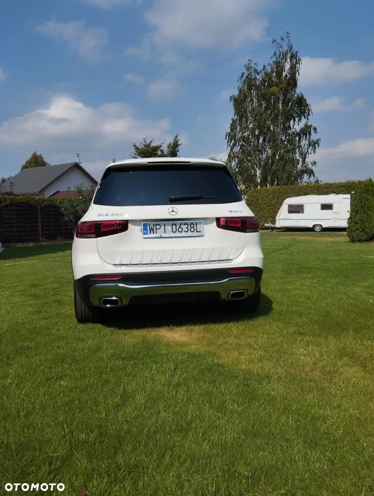 Mercedes-Benz GLB 250 4-Matic 8G-DCT - 12