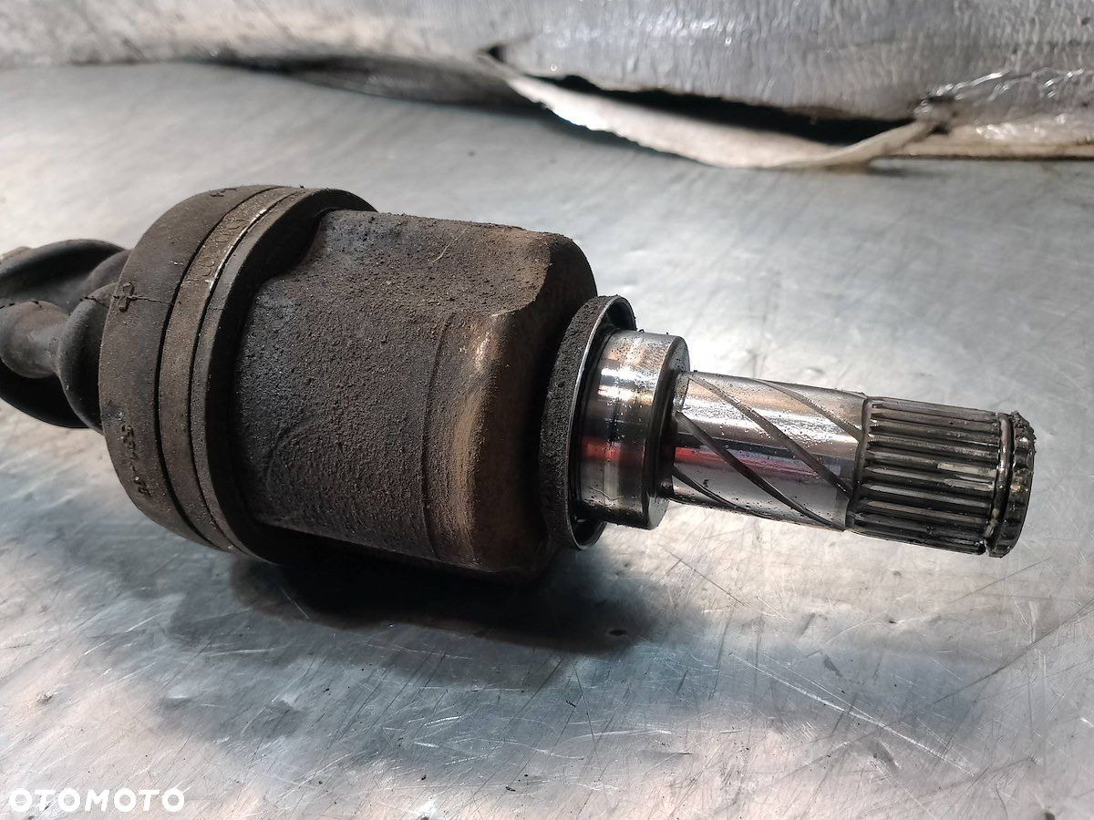 PÓŁOŚ LEWA PRZÓD RENAULT LAGUNA III 8200618165 2.0 16V - 5