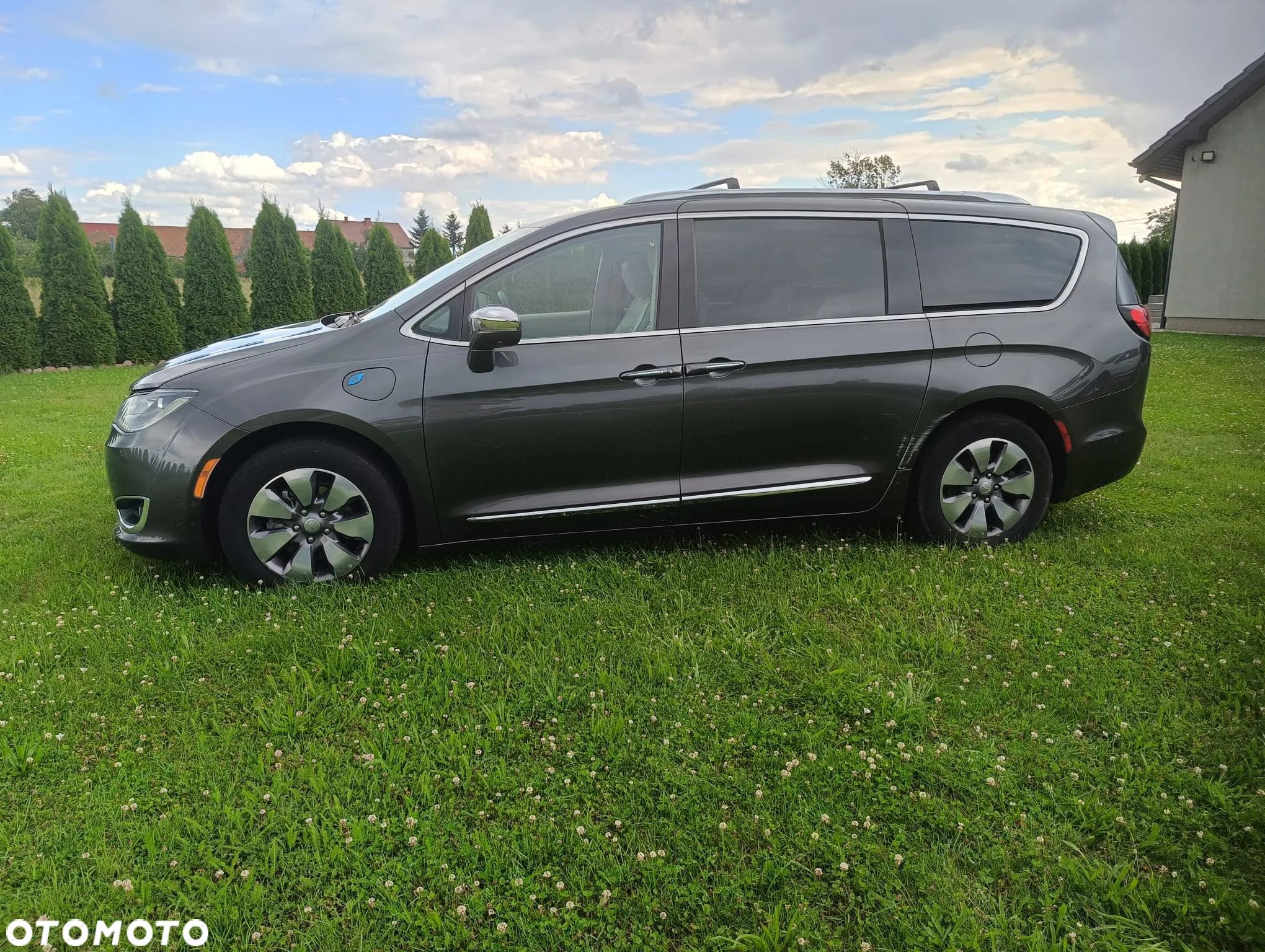 Chrysler Pacifica - 1