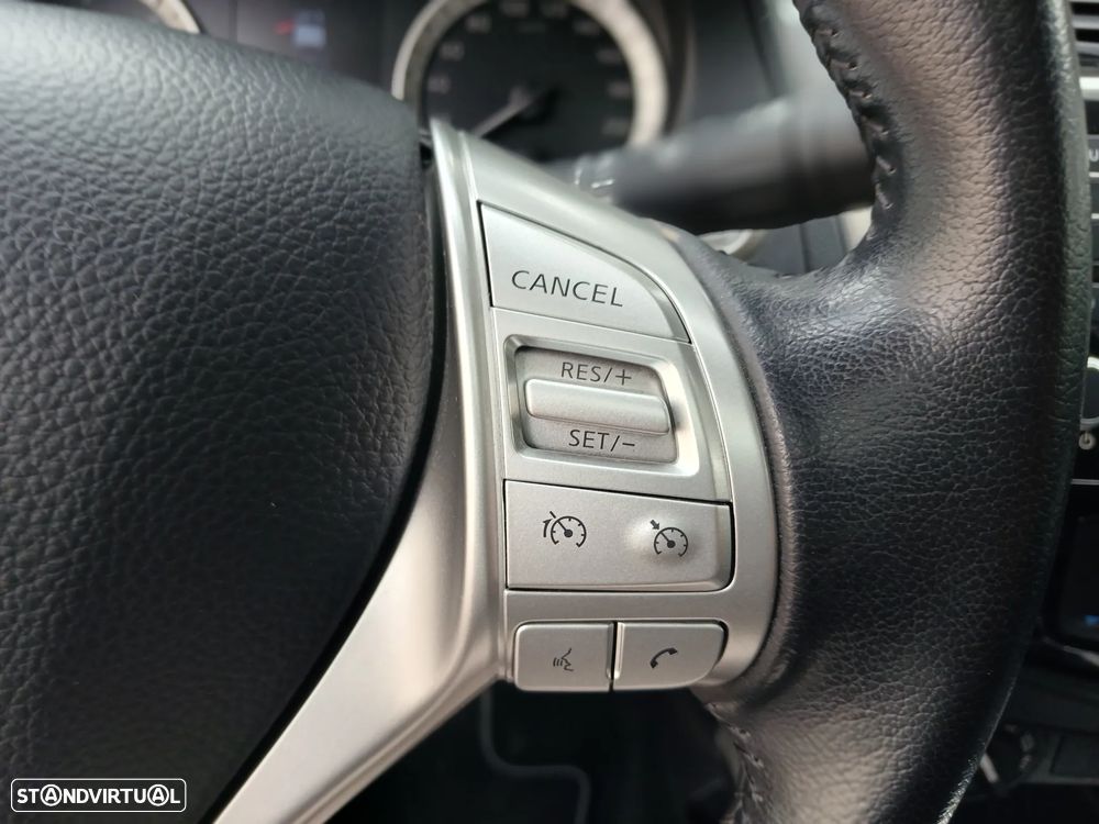 Nissan Navara 2.3 dCi CD 4WD N-Guard AT - 11