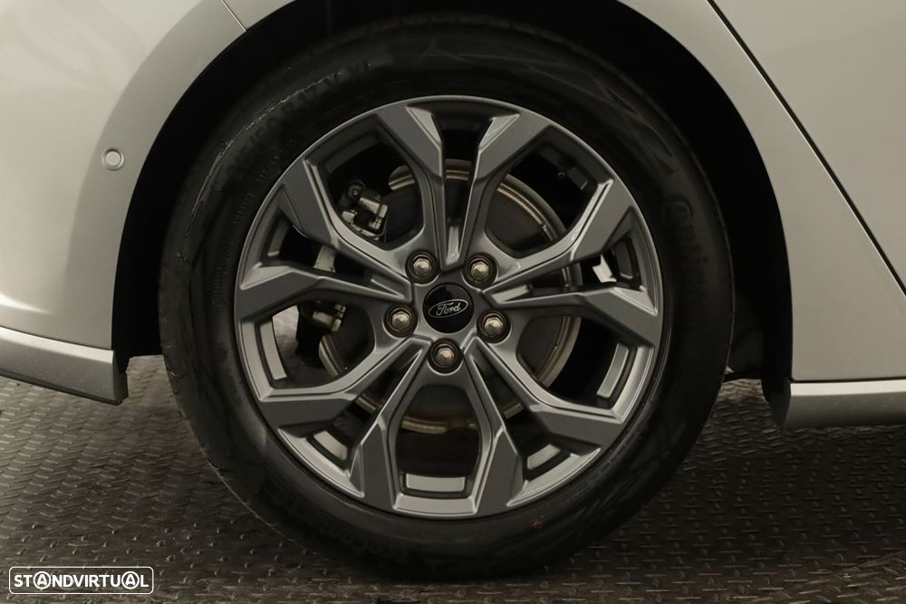 Ford Focus 1.0 EcoBoost MHEV ST-Line X - 5