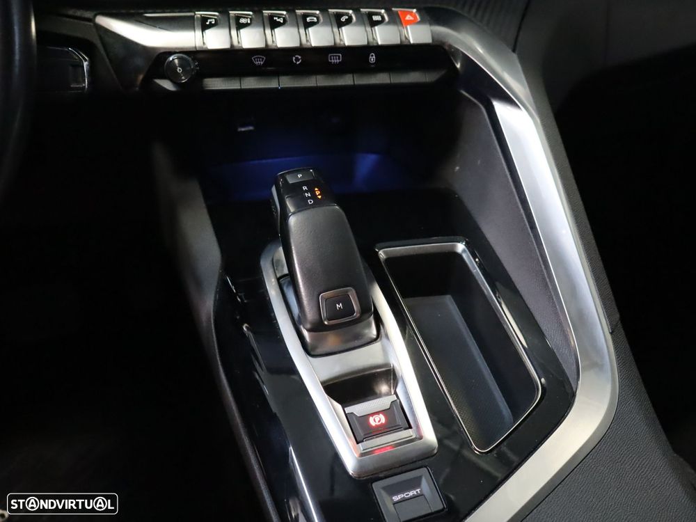 Peugeot 3008 1.2 PureTech Allure EAT8 - 18