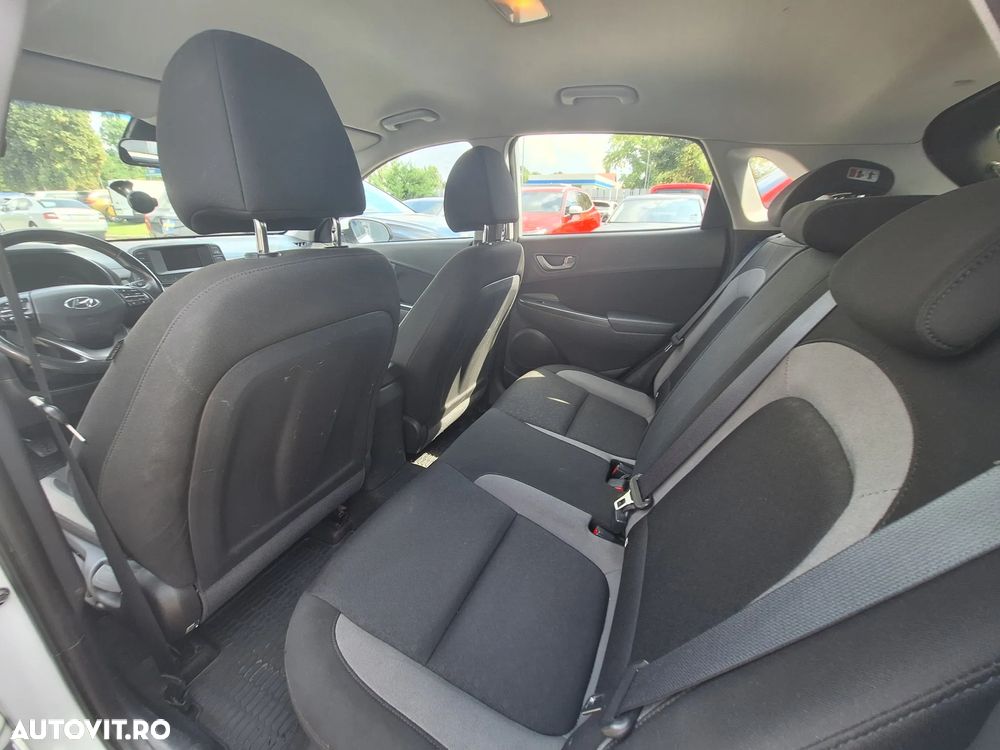 Hyundai KONA - 8
