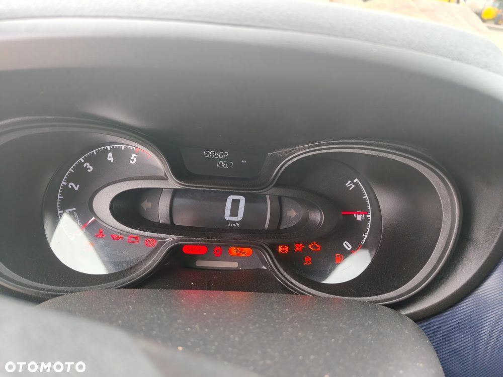 Opel Vivaro - 17