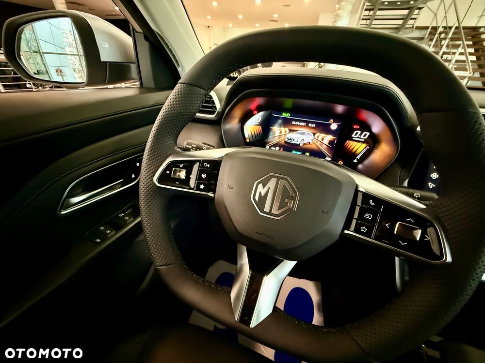 MG ZS Hybrid+ - 10