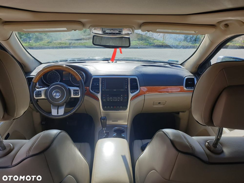 Jeep Grand Cherokee - 12