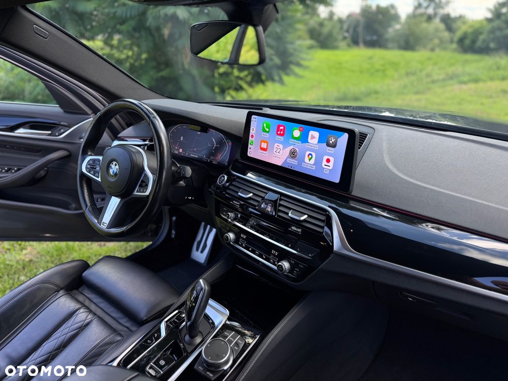 BMW Seria 5 540d xDrive Touring M Sport Edition - 39