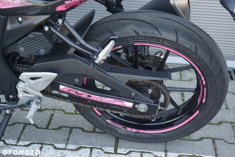 Suzuki GSX - 21