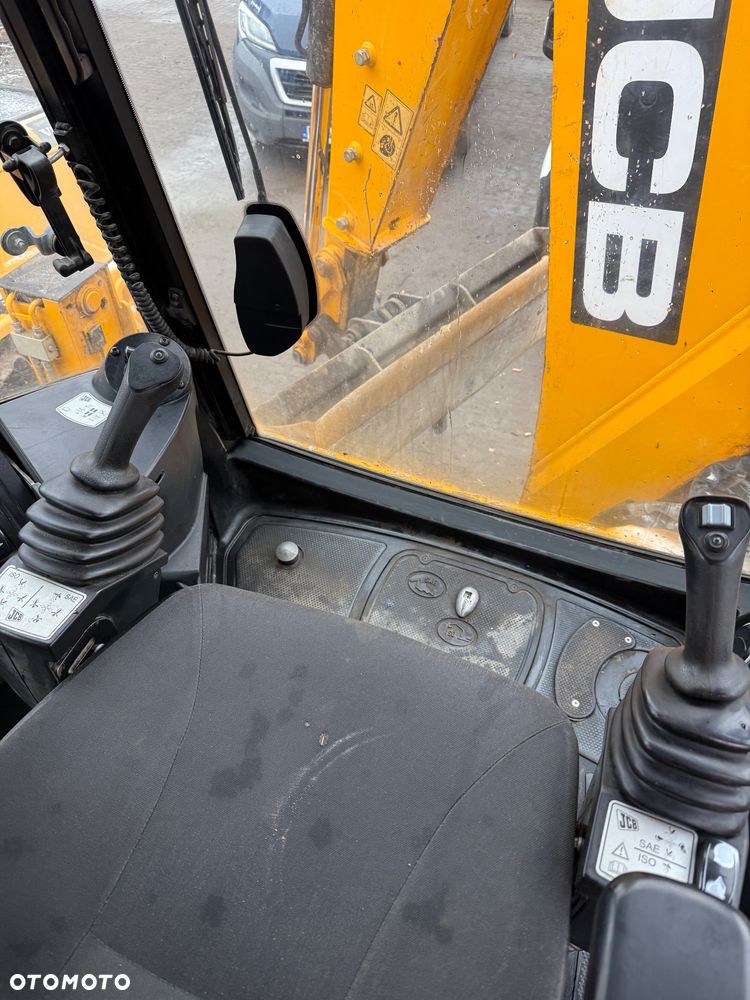 JCB 4CX - 6