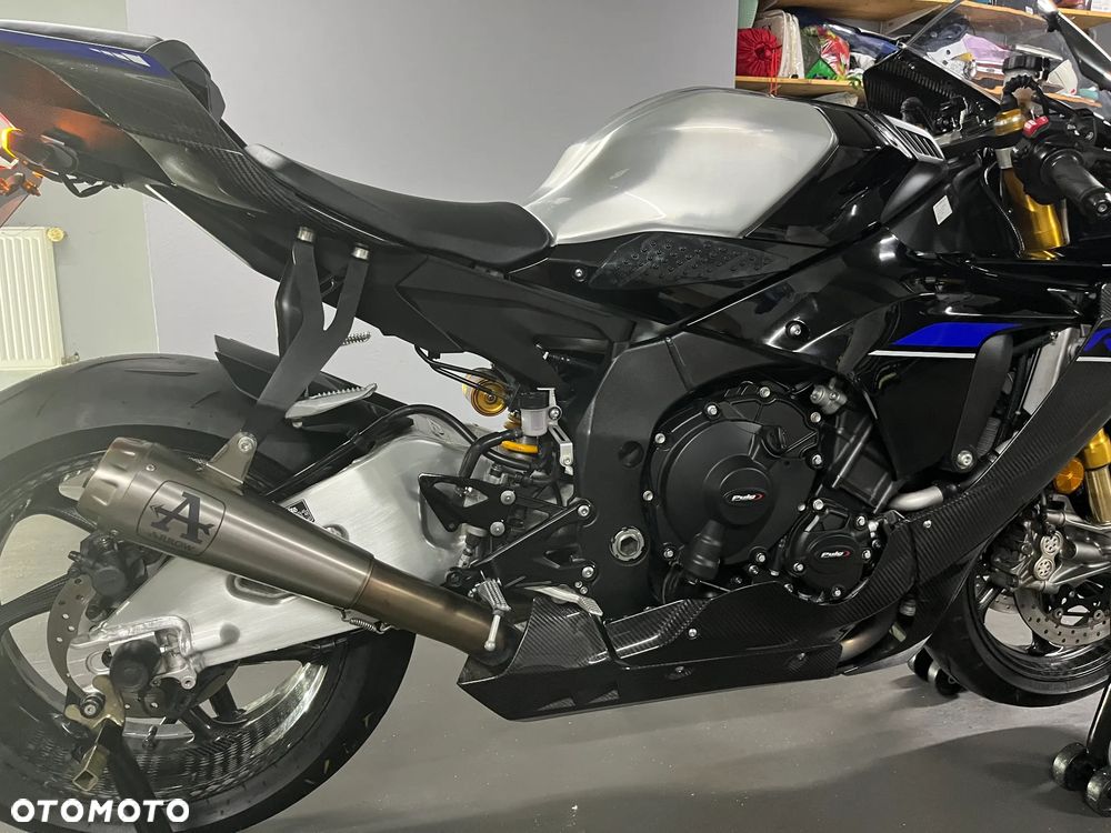 Yamaha R1 - 12