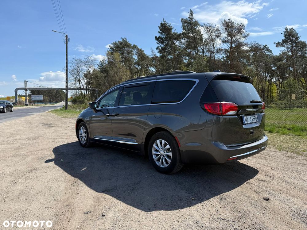 Chrysler Pacifica - 5
