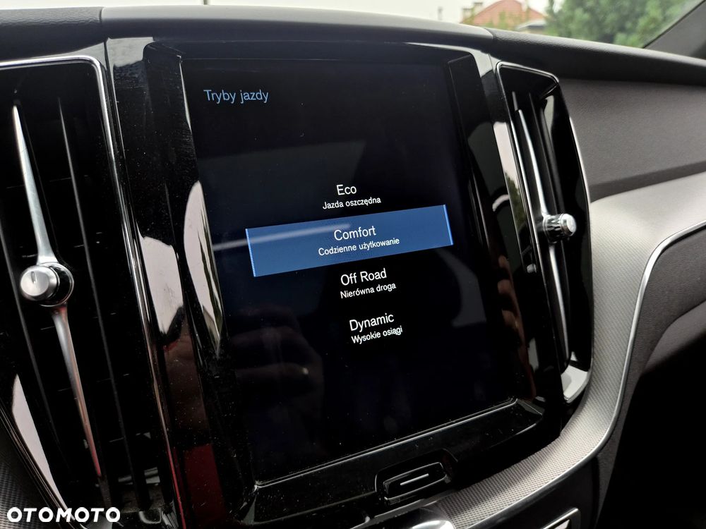 Volvo XC 60 D4 AWD R-Design - 18