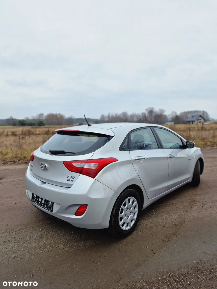 Hyundai i30 blue 1.6 CRDi Classic - 5