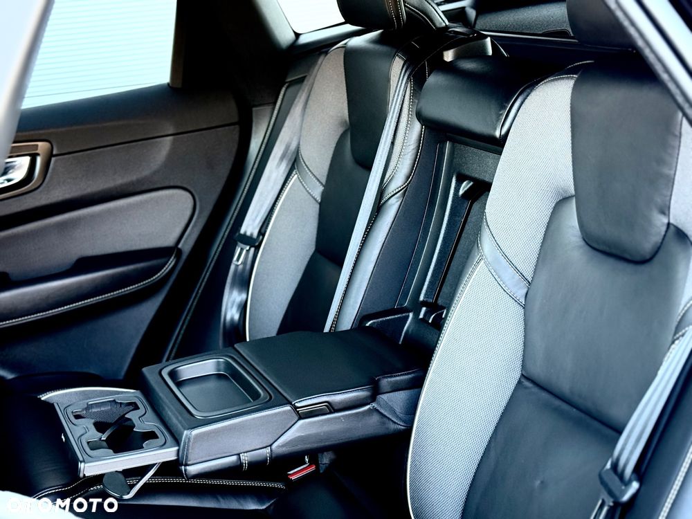 Volvo XC 60 D4 Geartronic RDesign - 28