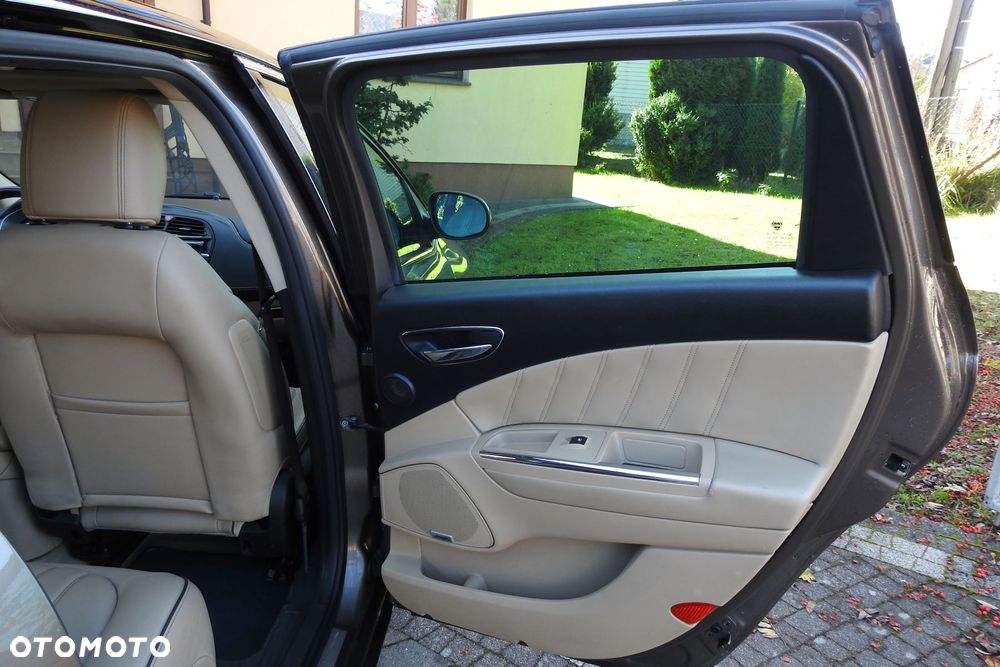 Lancia Delta 1.9 Multijet Twinturbo Executive - 21