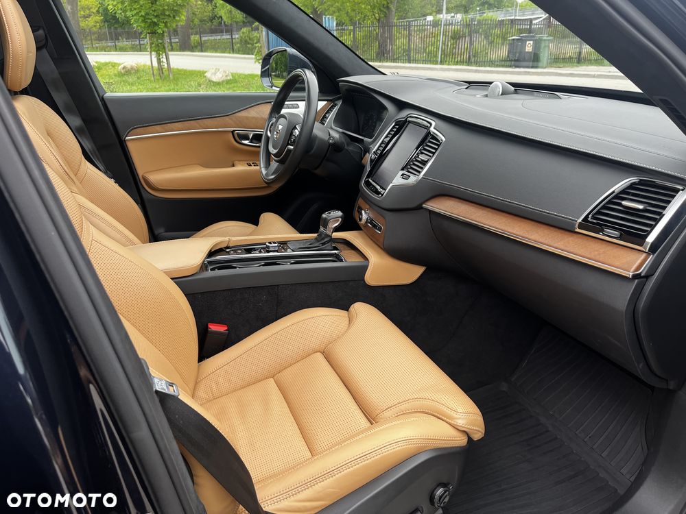Volvo XC 90 - 21