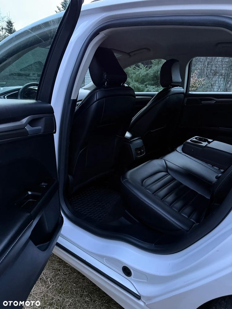 Ford Fusion - 17