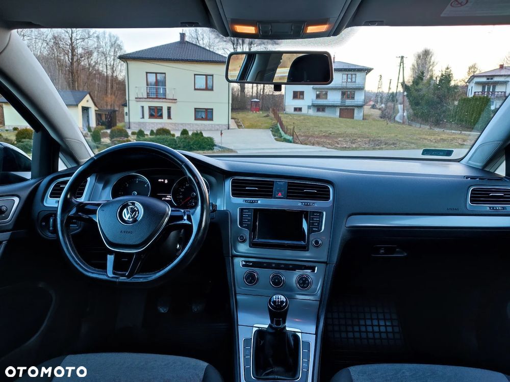 Volkswagen Golf - 25