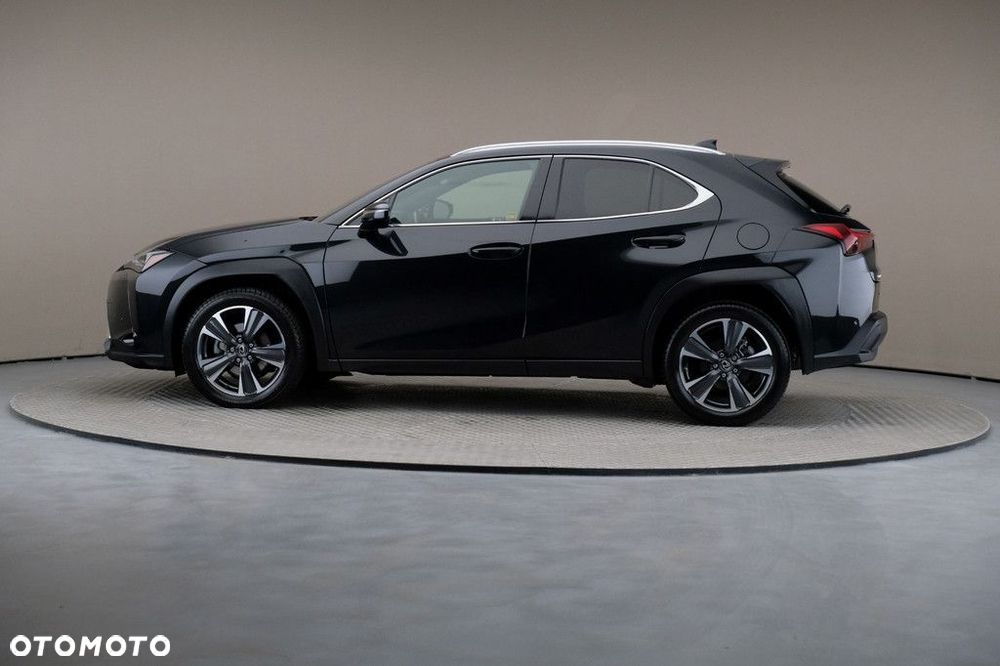 Lexus UX - 4