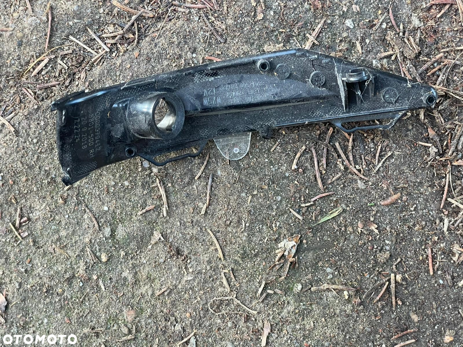 Kierunkowskaz migacz prawy Ford Fiesta MK8 8801-500 0000379412 - 3