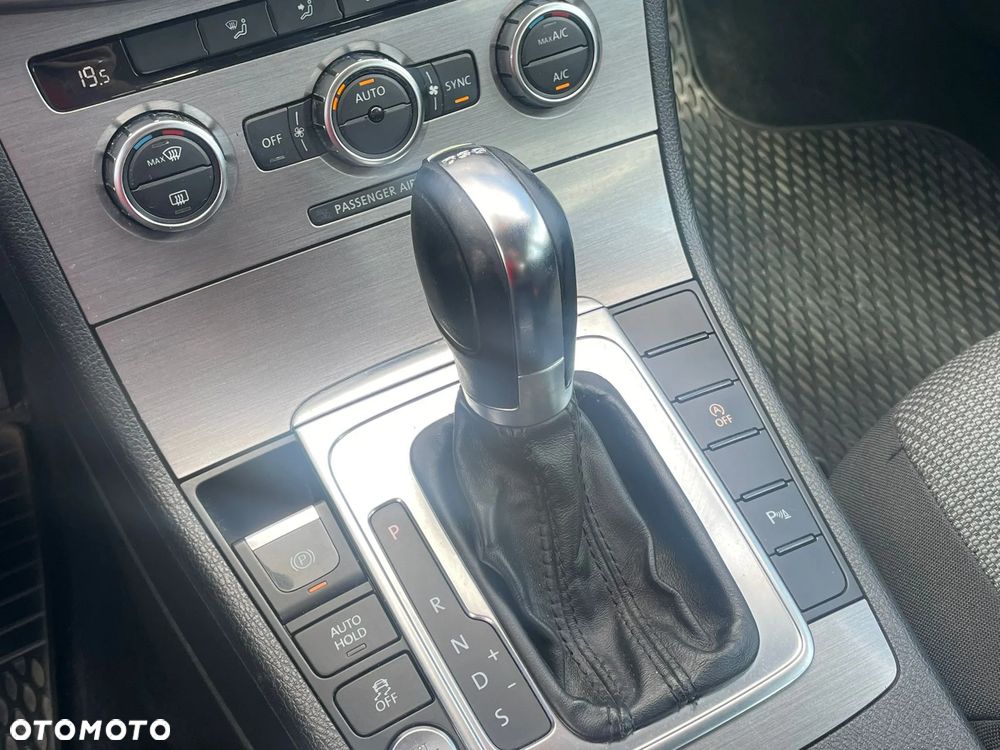 Volkswagen Passat 2.0 TDI Comfortline DSG - 14